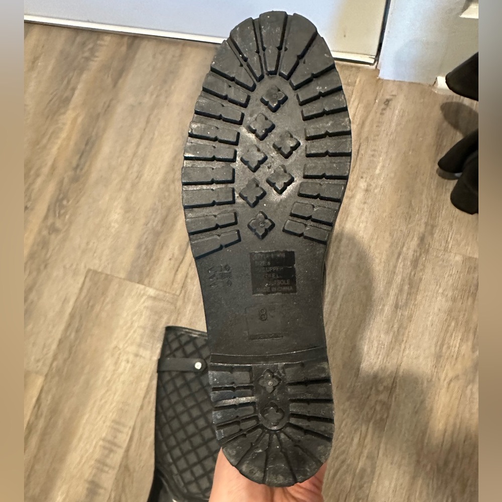 Nearly new rain/snow boots! - Picture 3 of 4